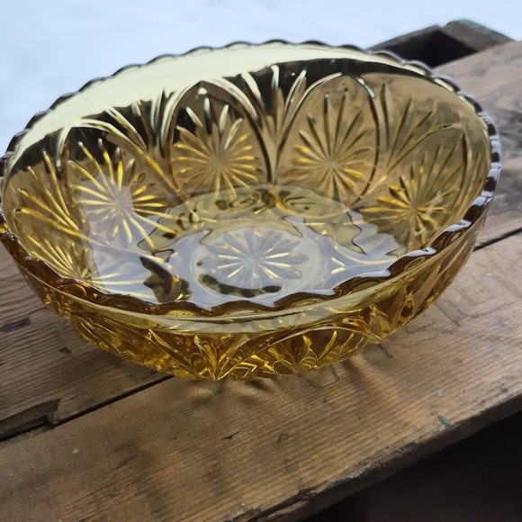 Pair of Vintage Anchor Hocking Amber Glass serving bowls - Picture 7 of 7